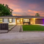 New Windsor Modern Retreat Pool Spa Volleyball