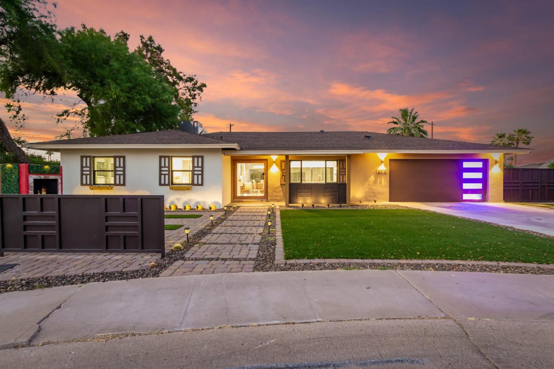 Holiday home New Windsor Modern Retreat Pool Volleyball Scottsdale