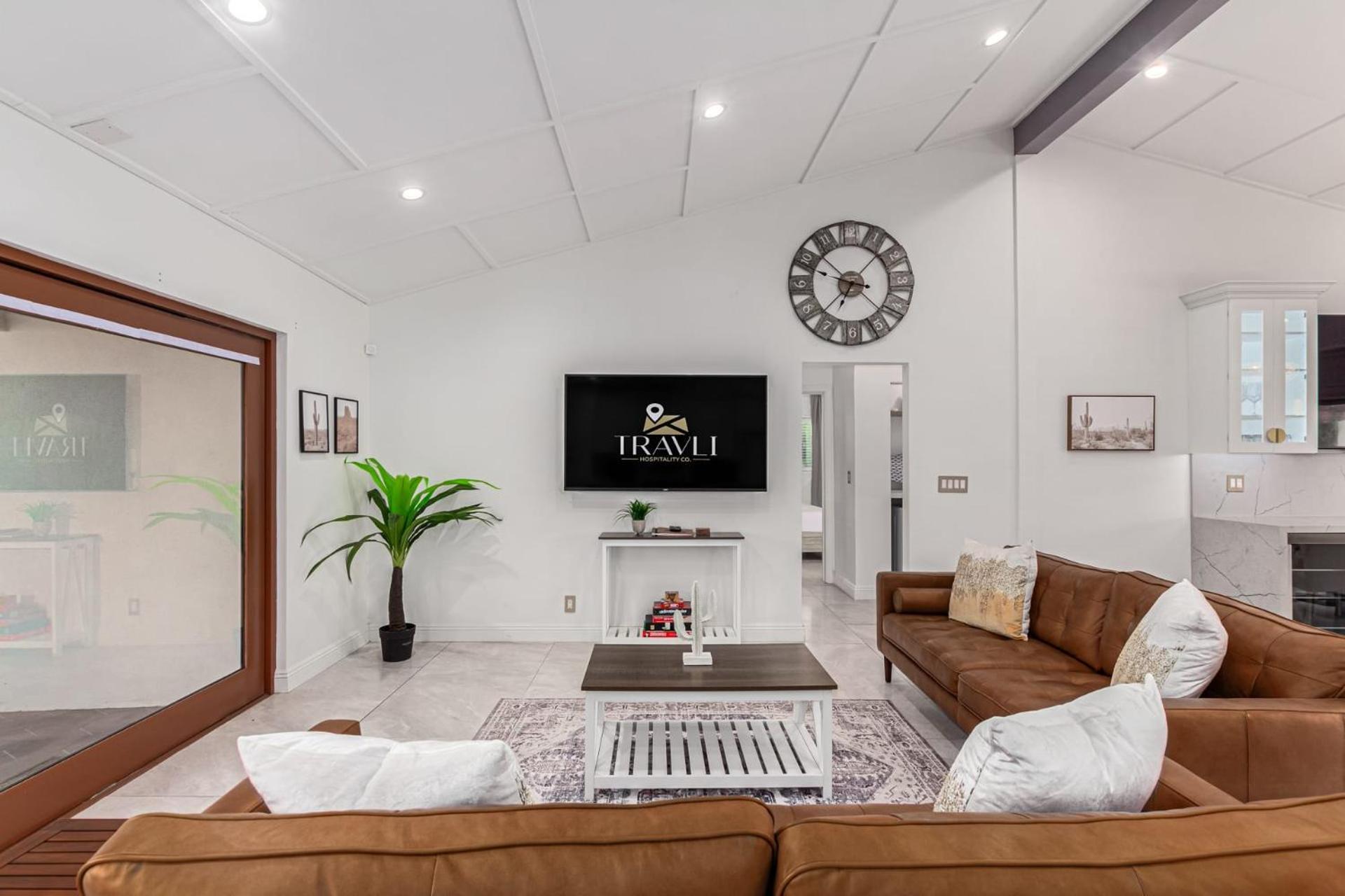 Holiday home New Windsor Modern Retreat Pool Volleyball *