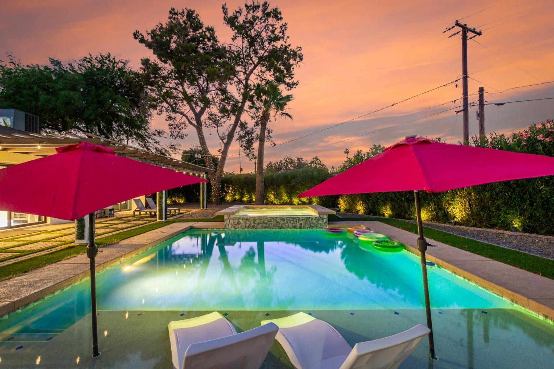 New Windsor Modern Retreat Pool Volleyball Holiday home Scottsdale
