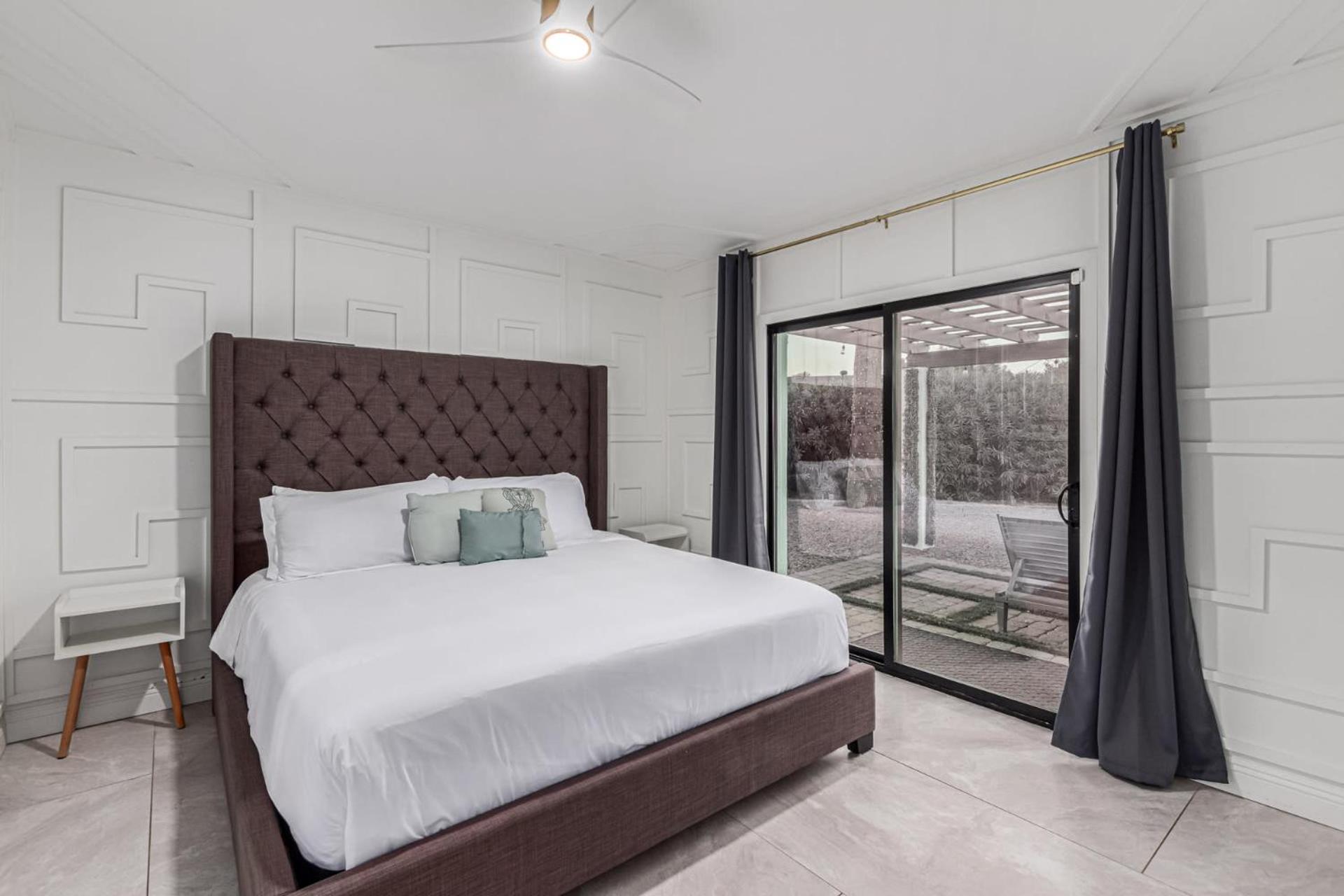 Holiday home New Windsor Modern Retreat Pool Volleyball Scottsdale