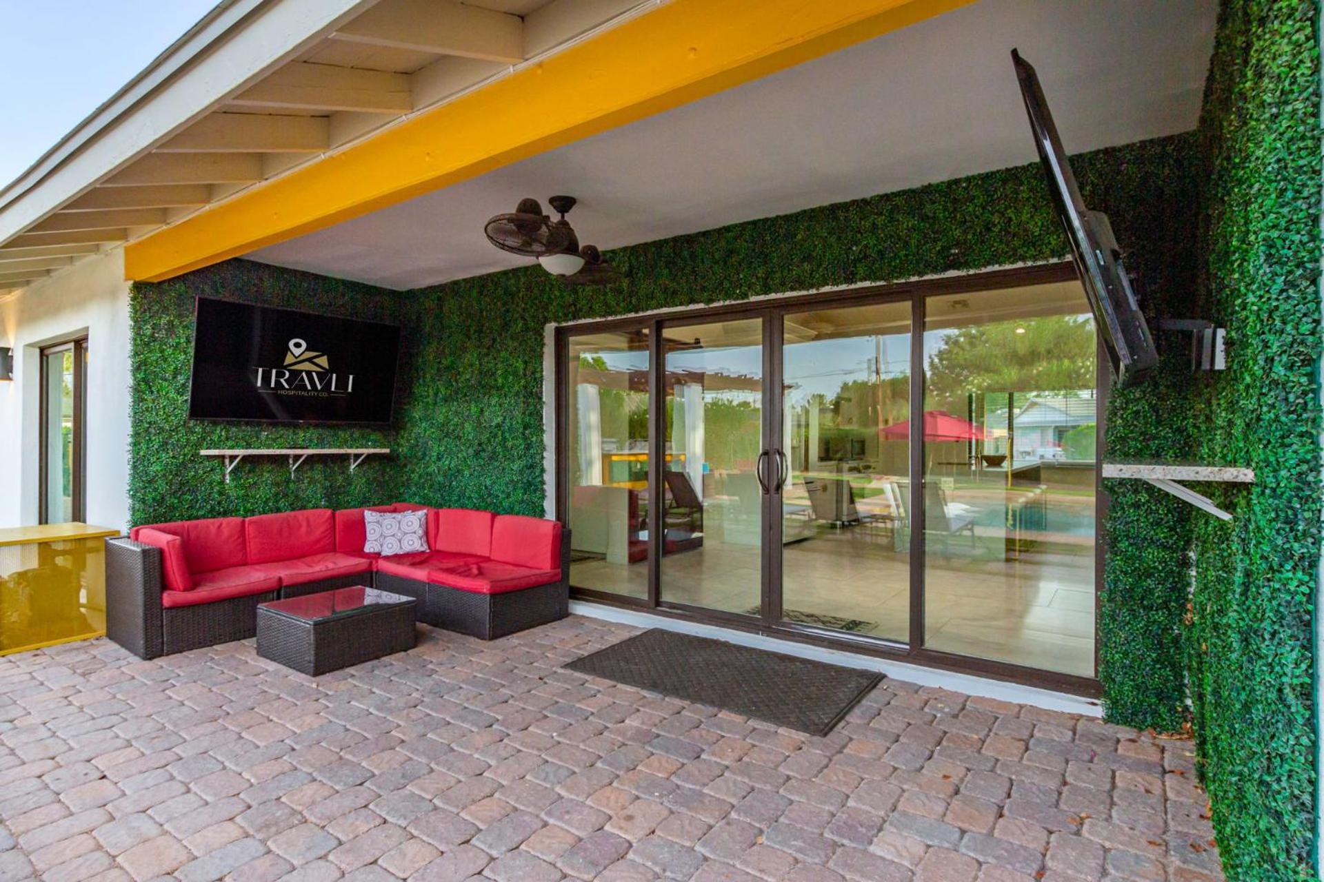Holiday home New Windsor Modern Retreat Pool Volleyball Scottsdale
